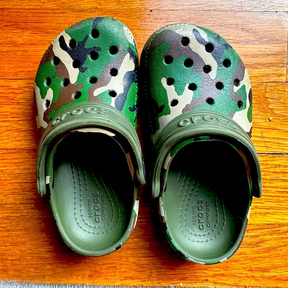 Kids croc sandals water shoes size C8 toddler army green camo